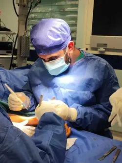 دكتور عظام تخصص اوتار كتف